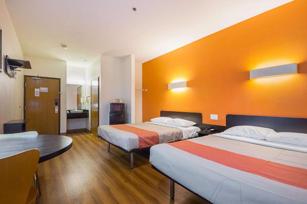 Queen Room with Two Queen Beds - Disability Access - Roll In Shower interior